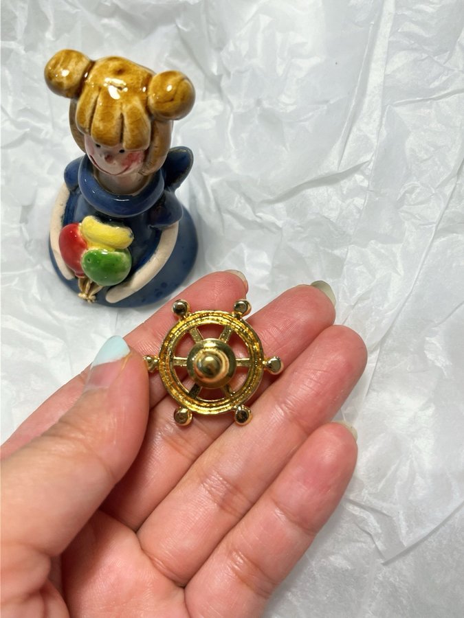 Moschino pin excellent condition