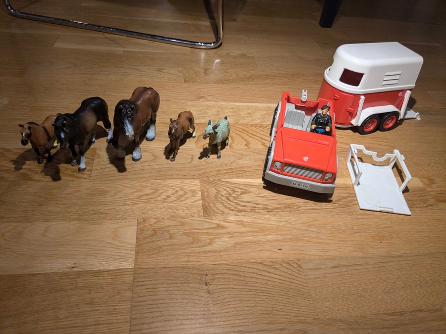 Schleich Hästtransport med hästar och tillbehör