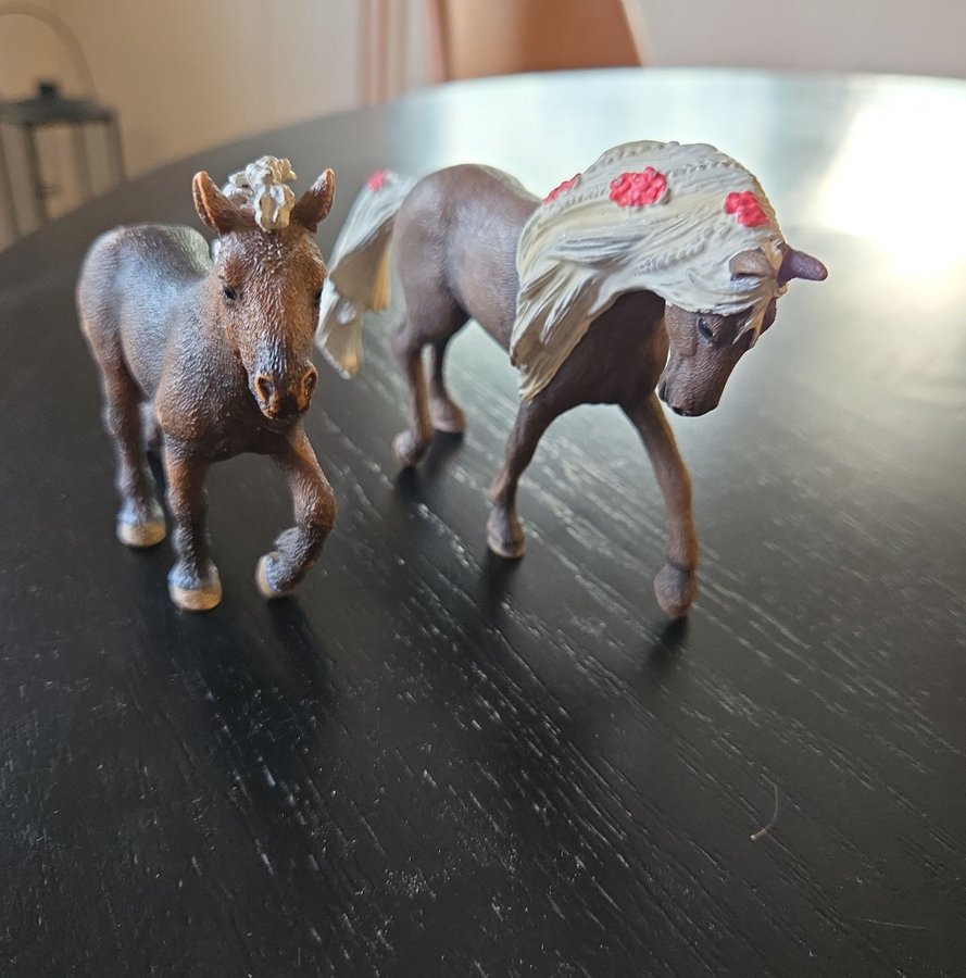 2 st hästar från Schleich