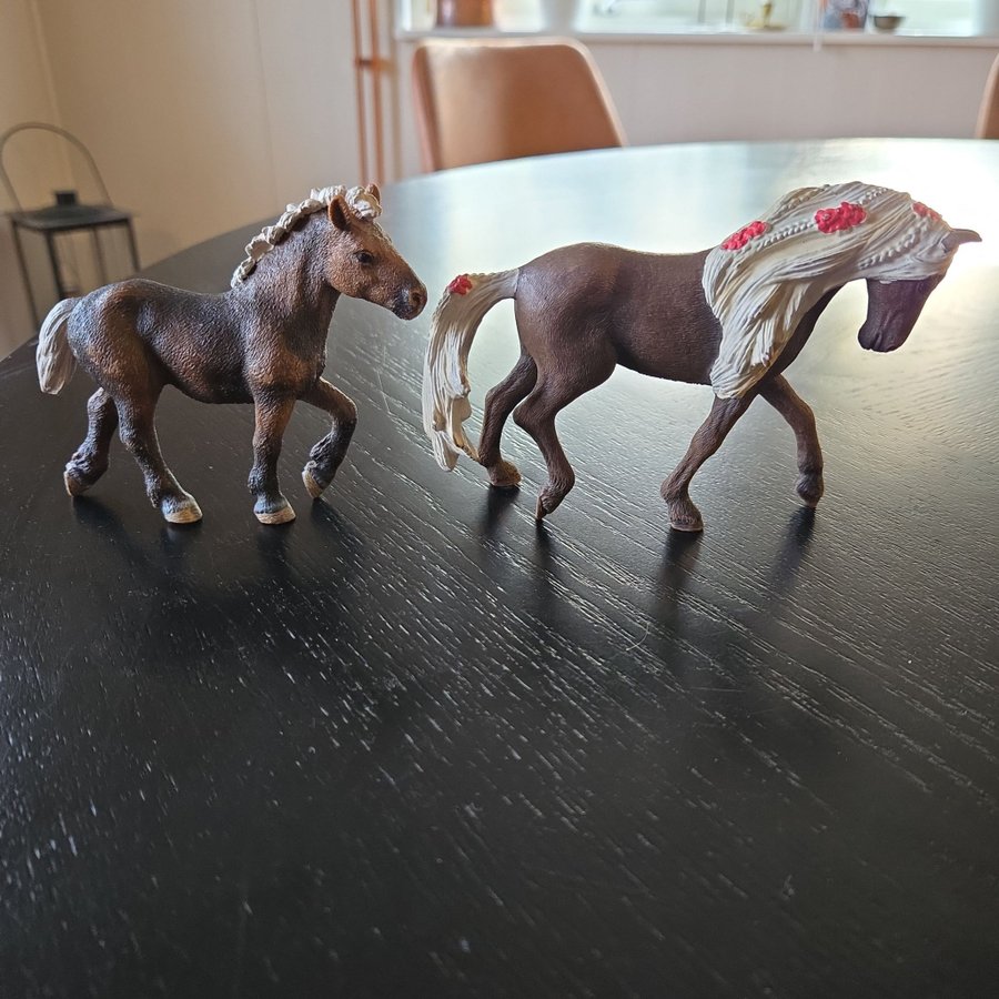 2 st hästar från Schleich