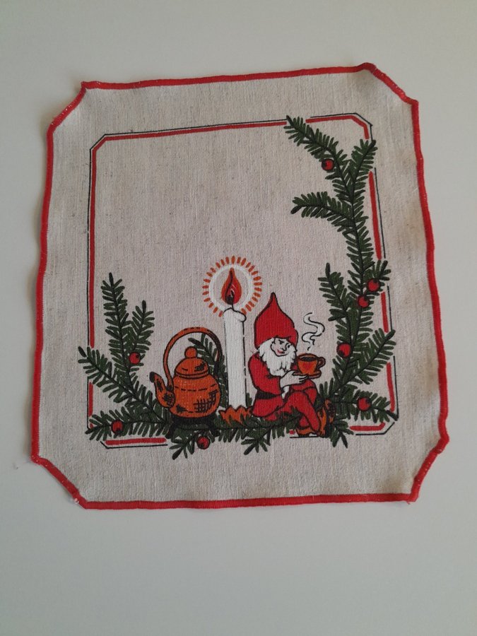 Äldre, Vintage Julduk/liten bonad med tomte. Tryck. Välskött. 26 x 29,5 cm