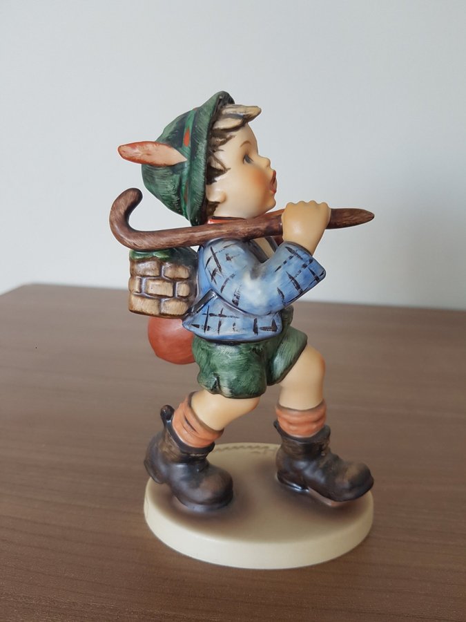 Goebel, Hummel figurin, Pojke på vandring - skulptur