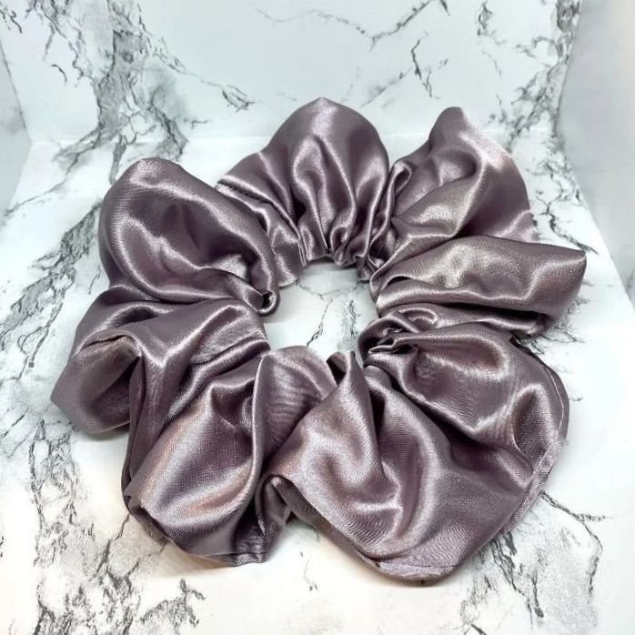 Grå lila XXL överdimensionerad Scrunchie snodd i siden Enchanted Scrunch HELT NY