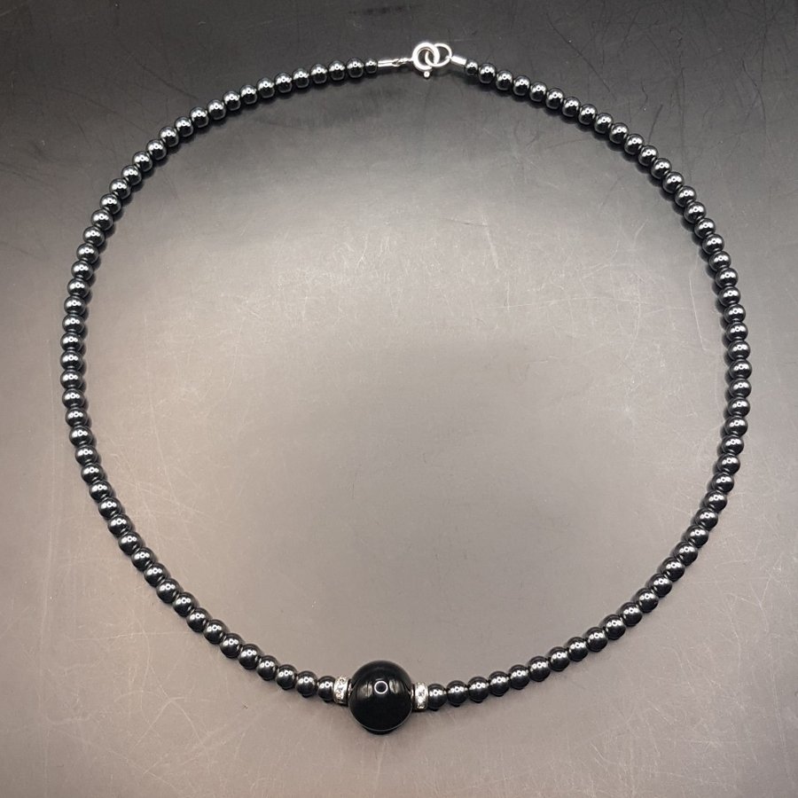 Hematitcollier med svart onyx