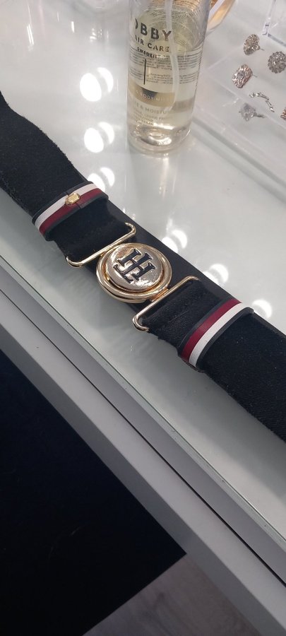 Tommy Hilfiger svart bälte