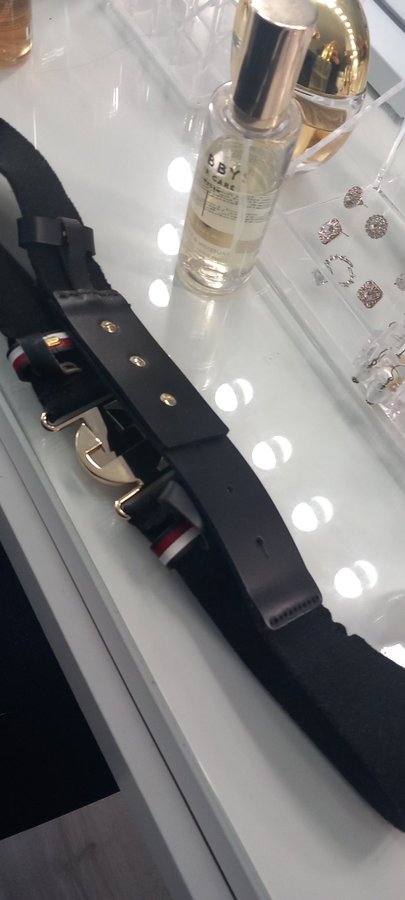 Tommy Hilfiger svart bälte