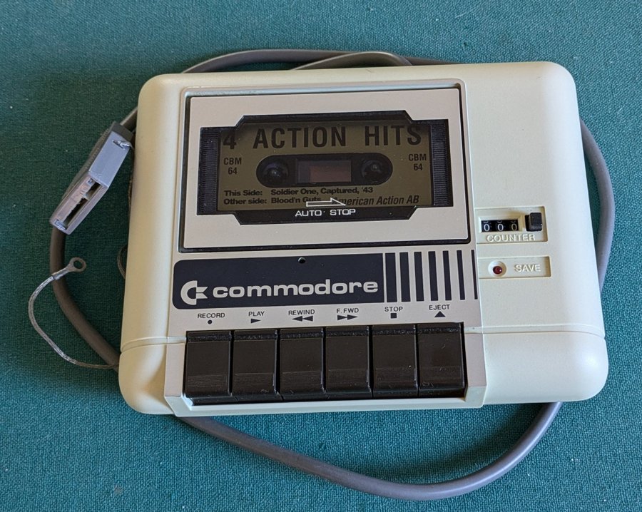 Commodore 64 med bandstation Inkl strömadapter och antennkabel