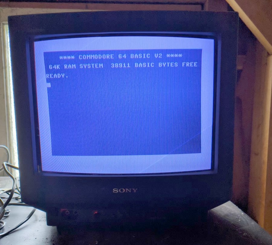 Commodore 64 med bandstation Inkl strömadapter och antennkabel