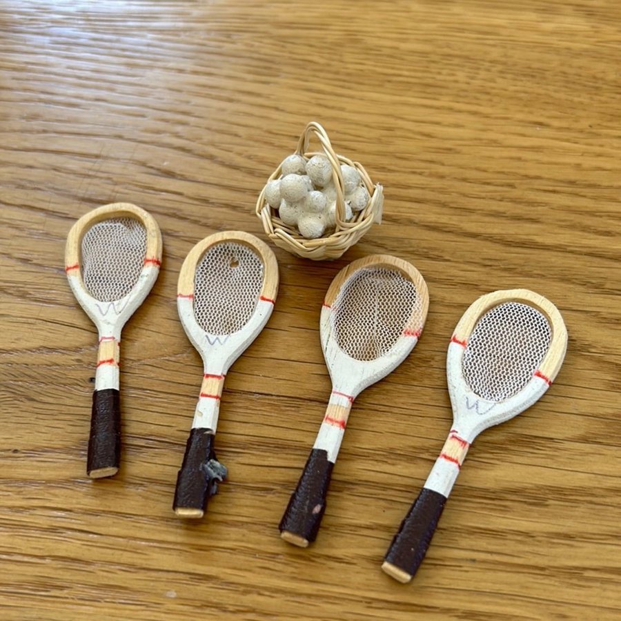 4 st Mini Tennis Rackets  Bollar i miniatyr