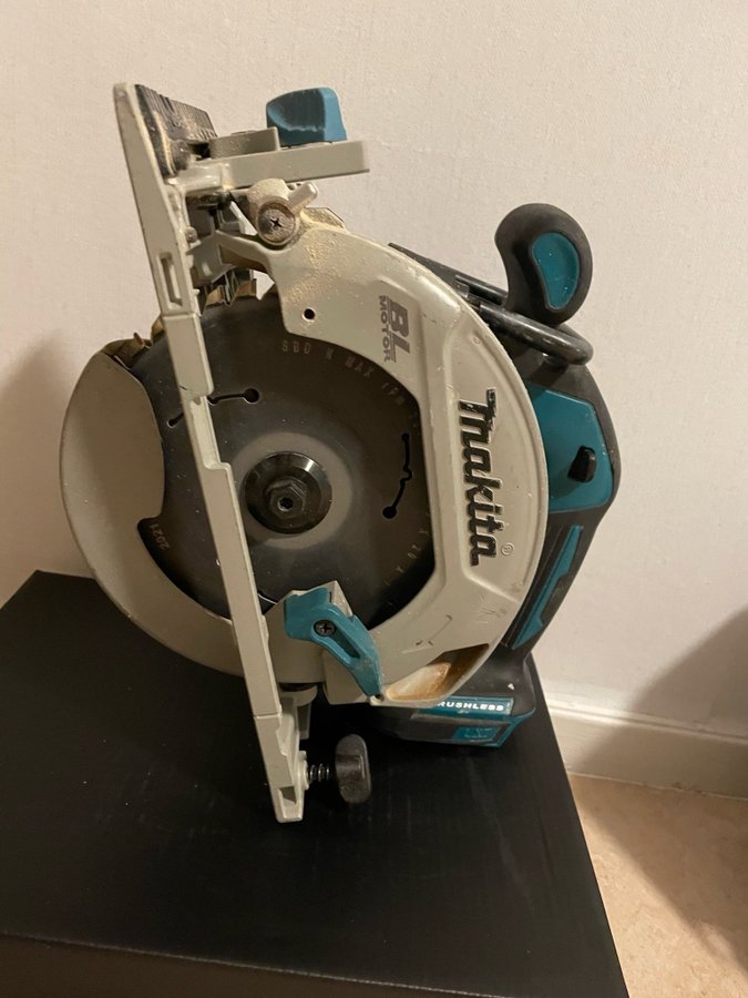 Makita Cirkelsåg DHS680