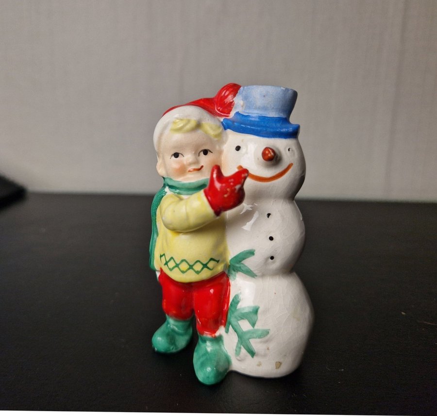 Fin äldre figurin pojke med Snögubbe RETRO VINTAGE JUL ADVENT