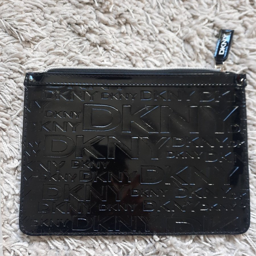 DKNY smink kuvert väska 17x23 helt ny