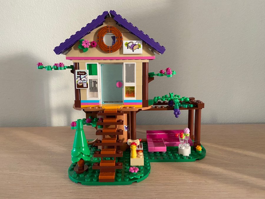 LEGO Friends 41679 - Hus i skogen