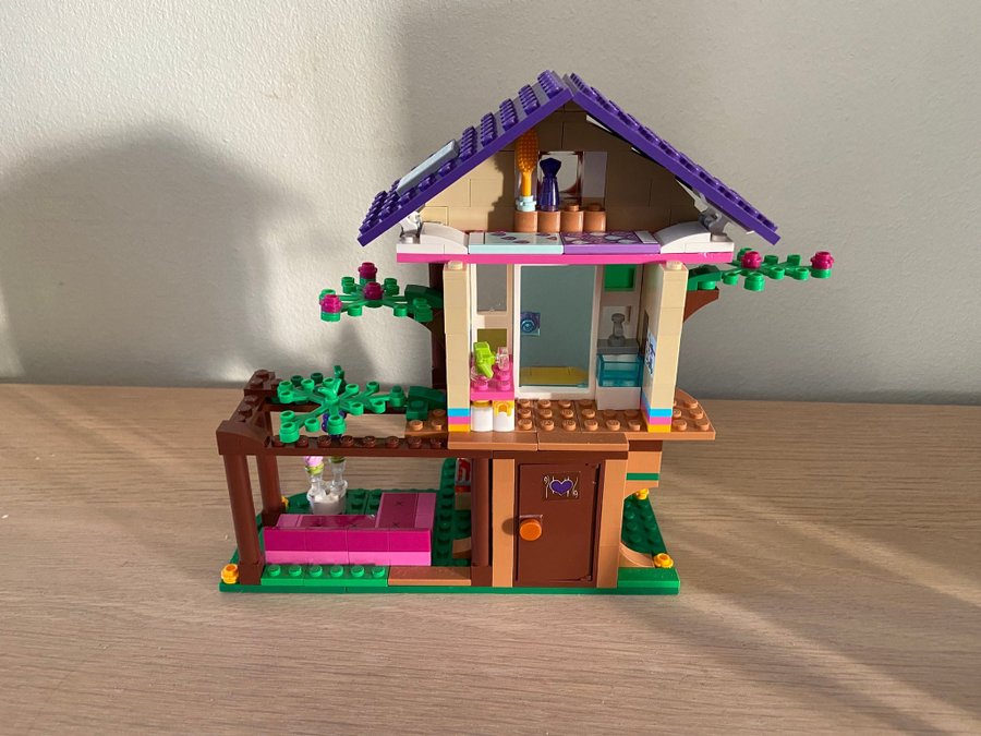 LEGO Friends 41679 - Hus i skogen