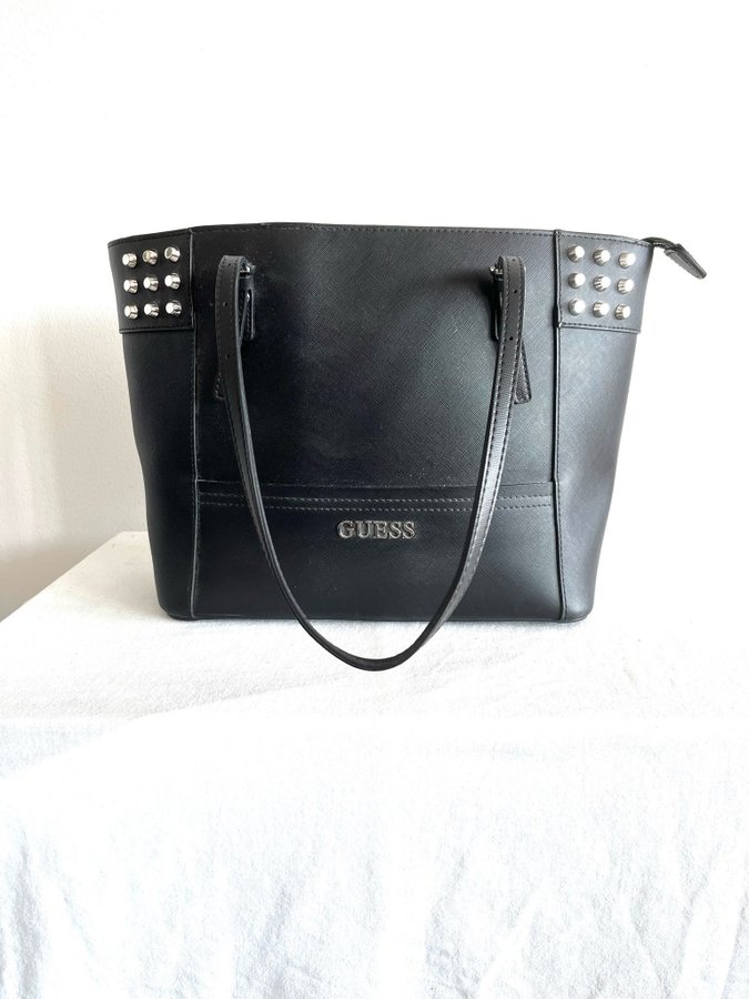 Lyxig GUESS Väska Tote Bag Shopper Klassisk Guess Logo Nitar Handväska