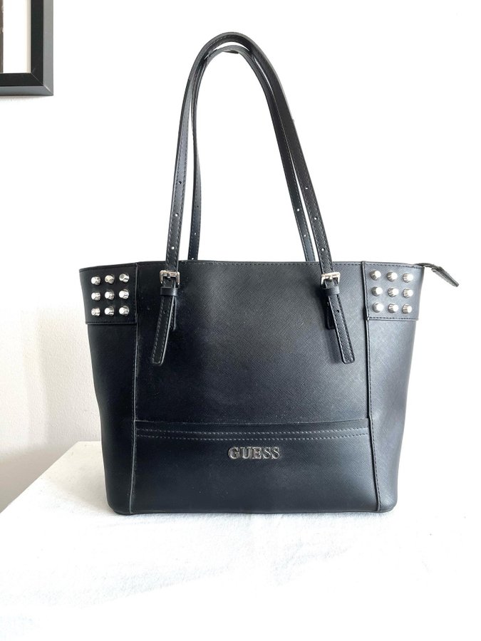 Lyxig GUESS Väska Tote Bag Shopper Klassisk Guess Logo Nitar Handväska