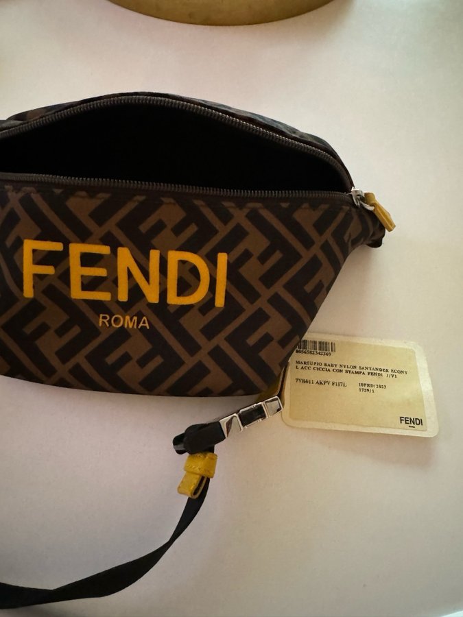 FENDI magväska nyskick!