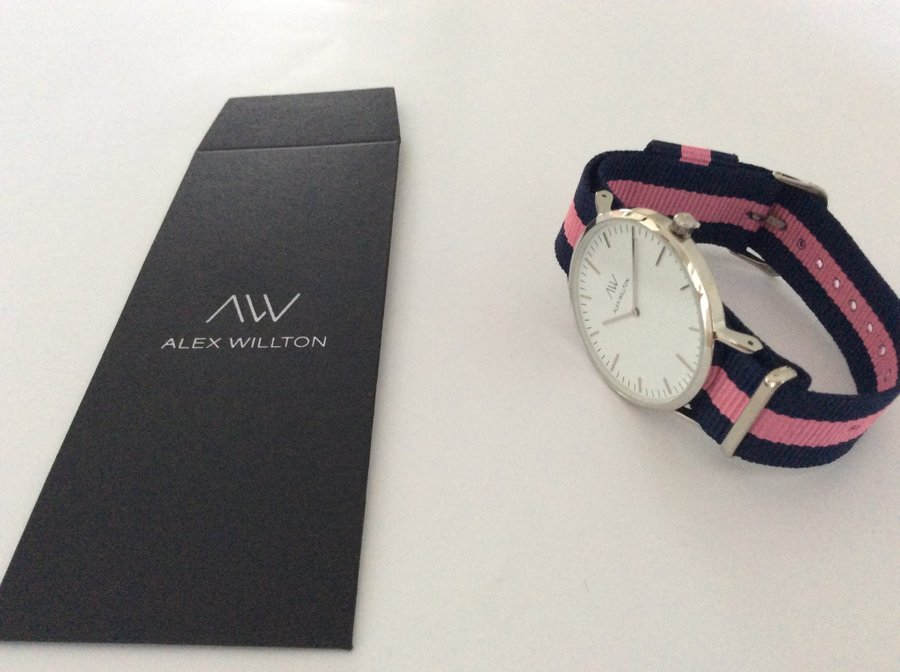 ALEX WILLTON WATCH Brighton 40 mm Silver med Blå Rosa Nato Band