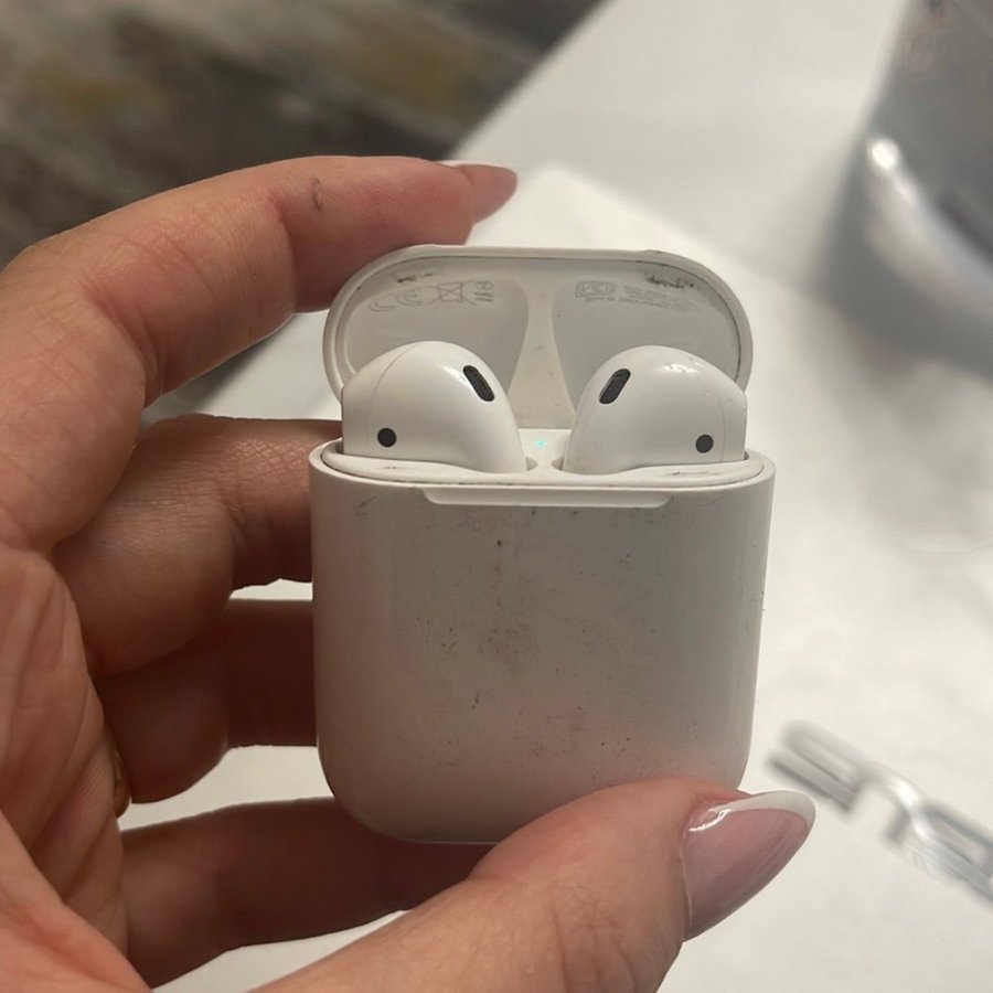 Apple AirPods gen 2 2019