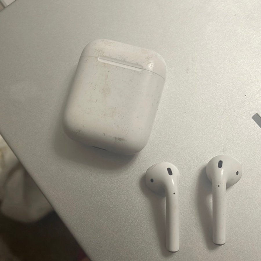 Apple AirPods gen 2 2019