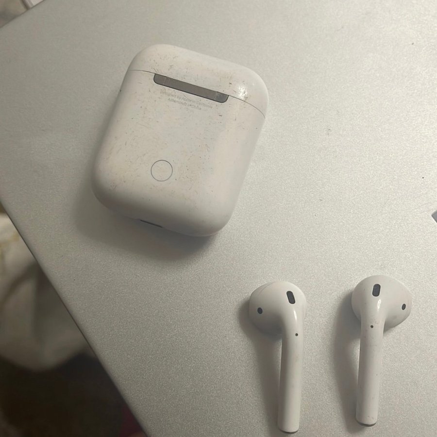 Apple AirPods gen 2 2019