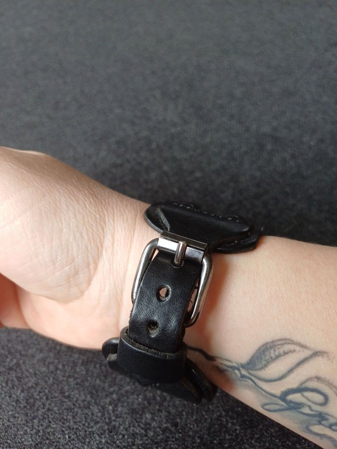 Svart läderarmband från Acne Studios