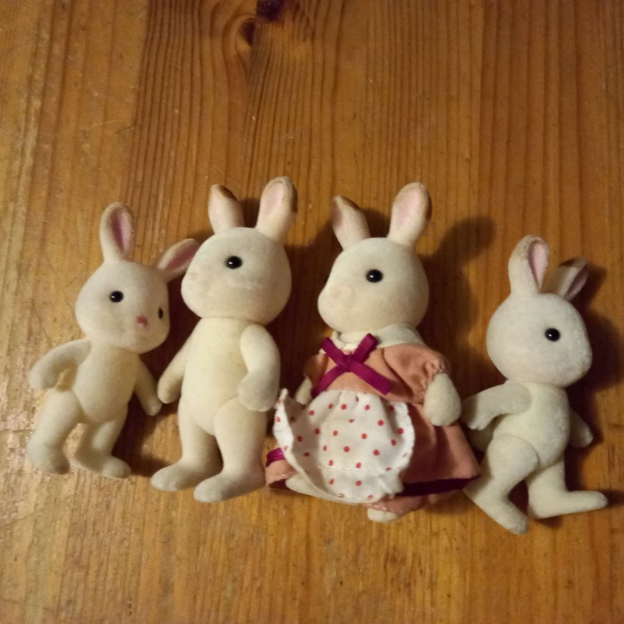 4 st sylvanian families figurer