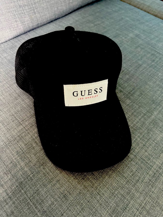 Guess svart keps