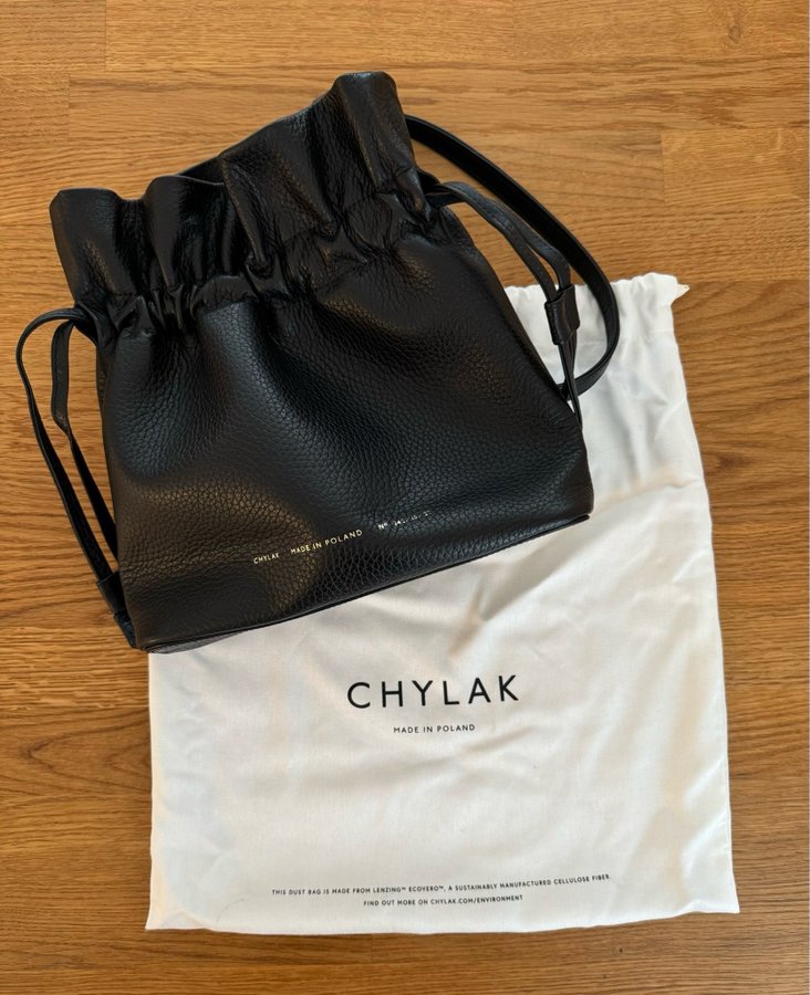 Chylak Mjuk Bucket Bag med dragsko Svart