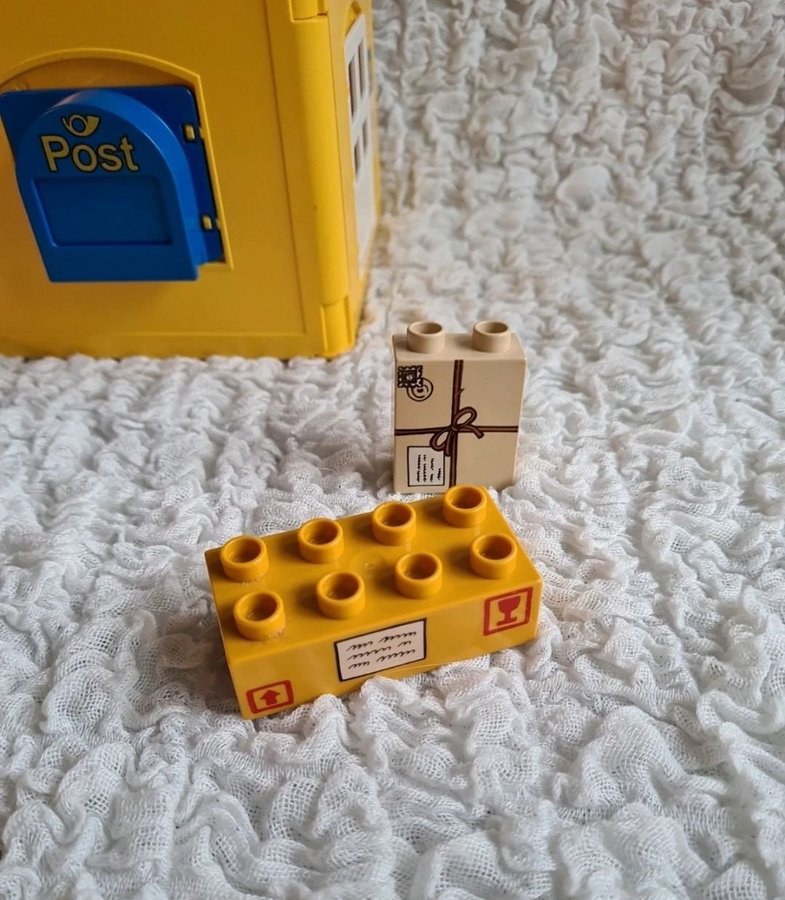 Lego Duplo Postkontor med bil och brevbärare