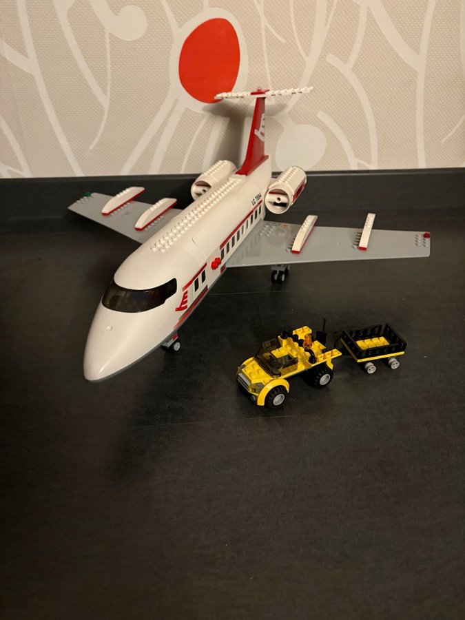 Lego flygplan med bagagebil