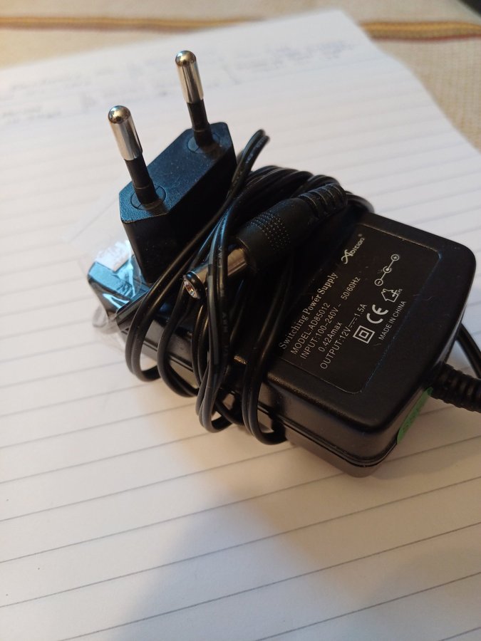 Nätadapter. 12V - 1,5A