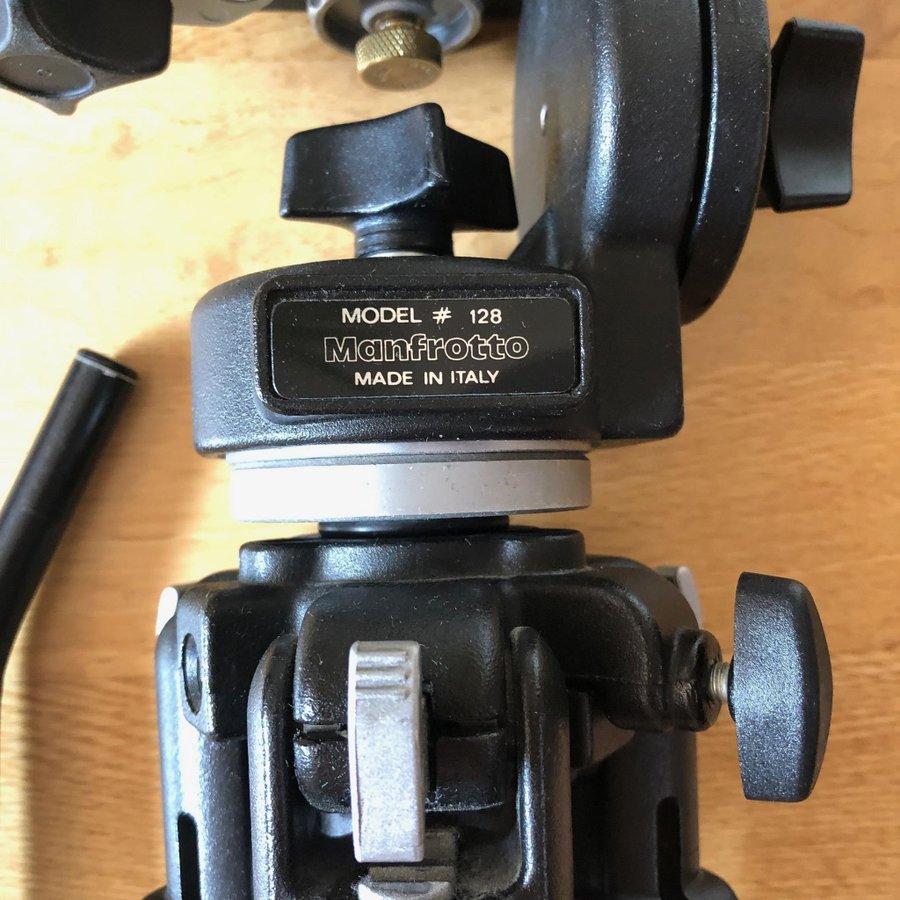 Manfrotto 190 Stativ med Manfrotto 128 Videohuvud – Mycket Gott Skick!