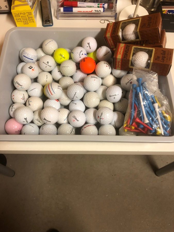 90 st blandade golfbollar Bla Titleist Callaway Wilson Taylor Made SRixon