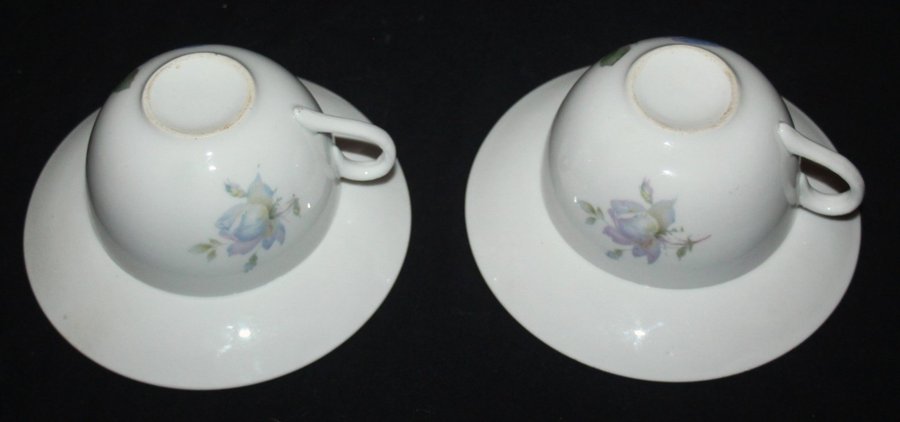 2 Gustavsberg benporslin Kaffekoppar med fat med vackra blåa rosor 1930-1945 tal