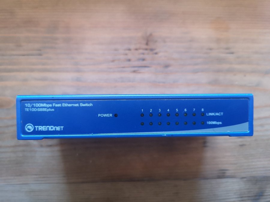 Trendnet TE100-S88Cplus 10/100Mbps Fast Ethernet Switch