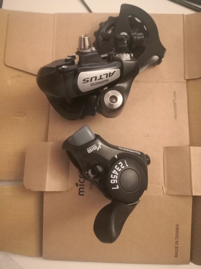 Shimano Altus Bakväxel och Växelreglage