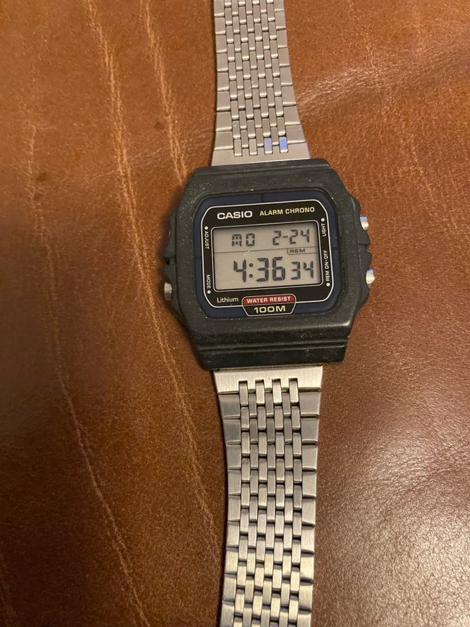 Casio Alarm Chronograph Digital Klocka