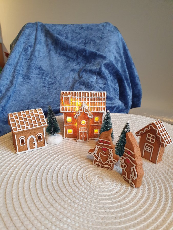 Jul advent 2 set med olika tomtar och hus mm från Hedlund