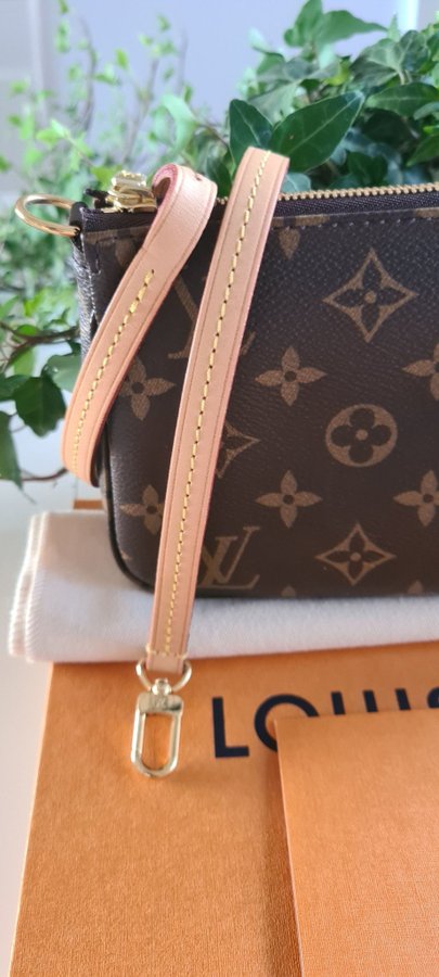 Louis vuitton pochette Accessoires