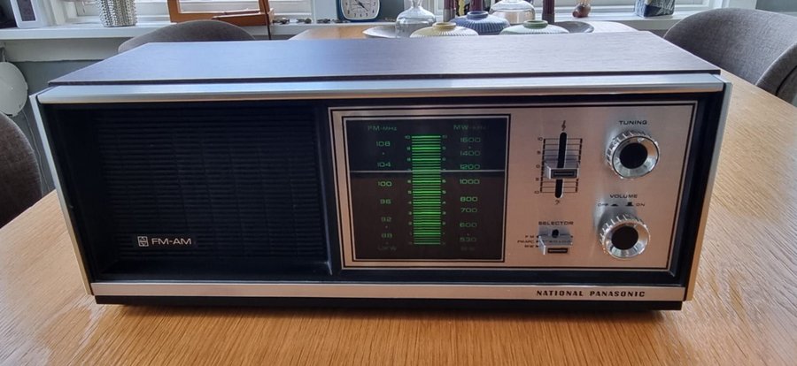 National Panasonic RE-7273BS FM-AM Radio