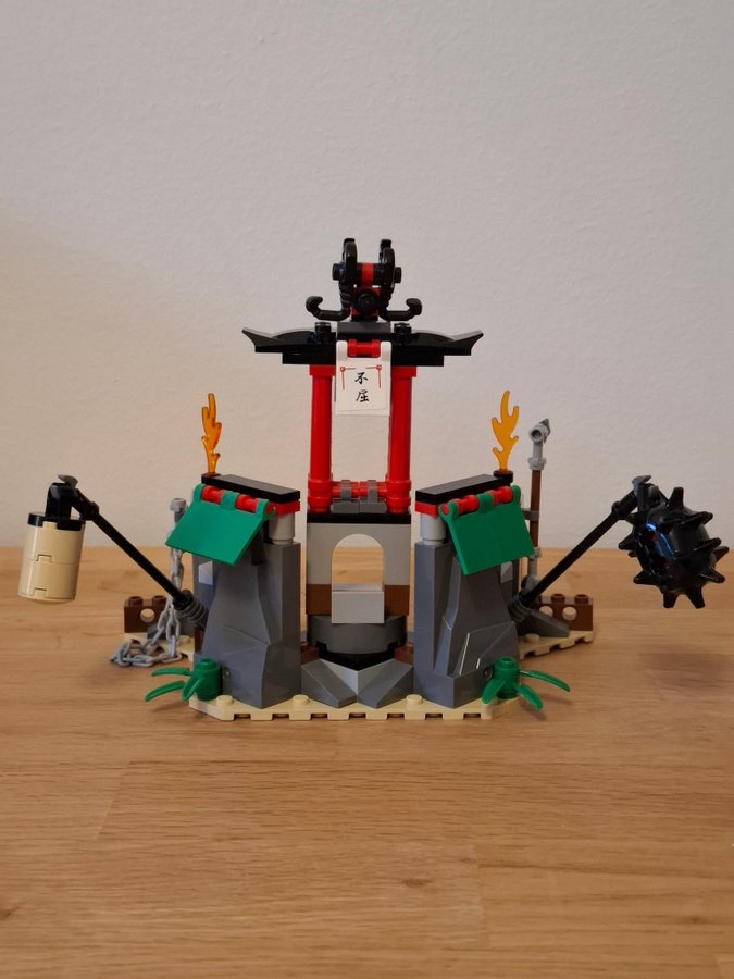 Lego Ninjago 2254 - Masters of Spinjitzu - Mountain Shrine