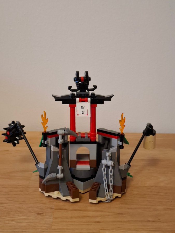 Lego Ninjago 2254 - Masters of Spinjitzu - Mountain Shrine