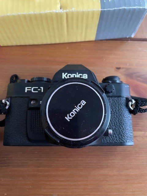 Konica FC-1 kamera med 135mm objektiv