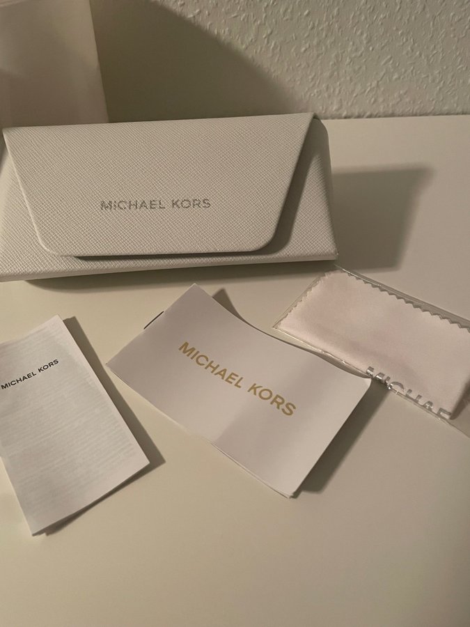 MICHAEL KORS SOLGLASÖGON DAM Sunglasses