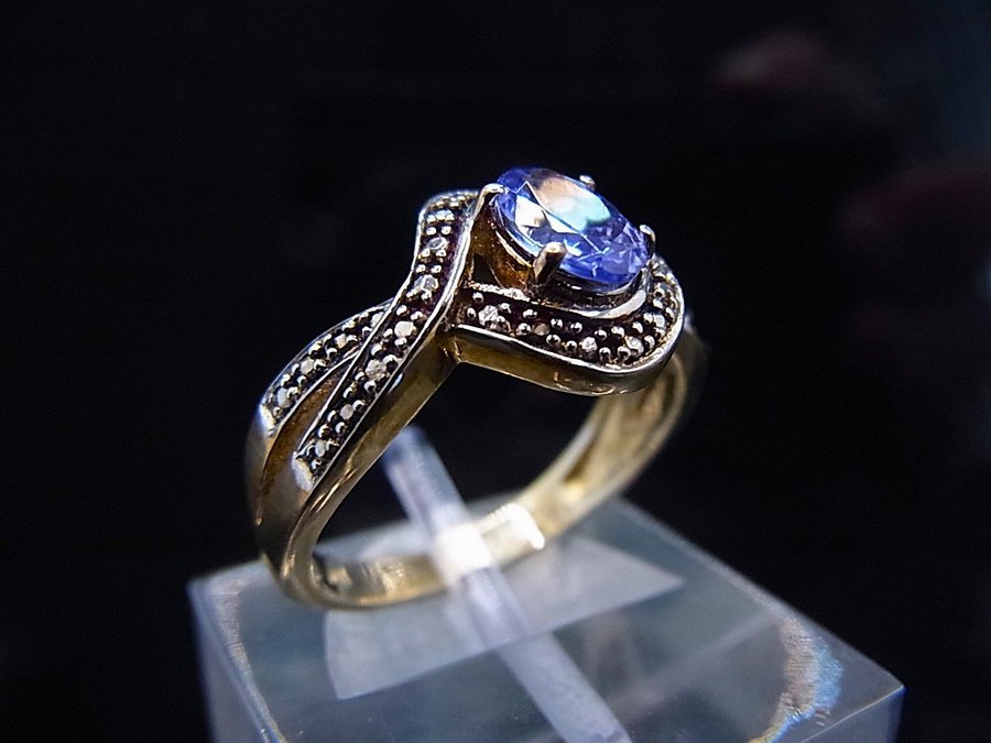 DESIGNER TANZANITE RING HARRY IVENS.