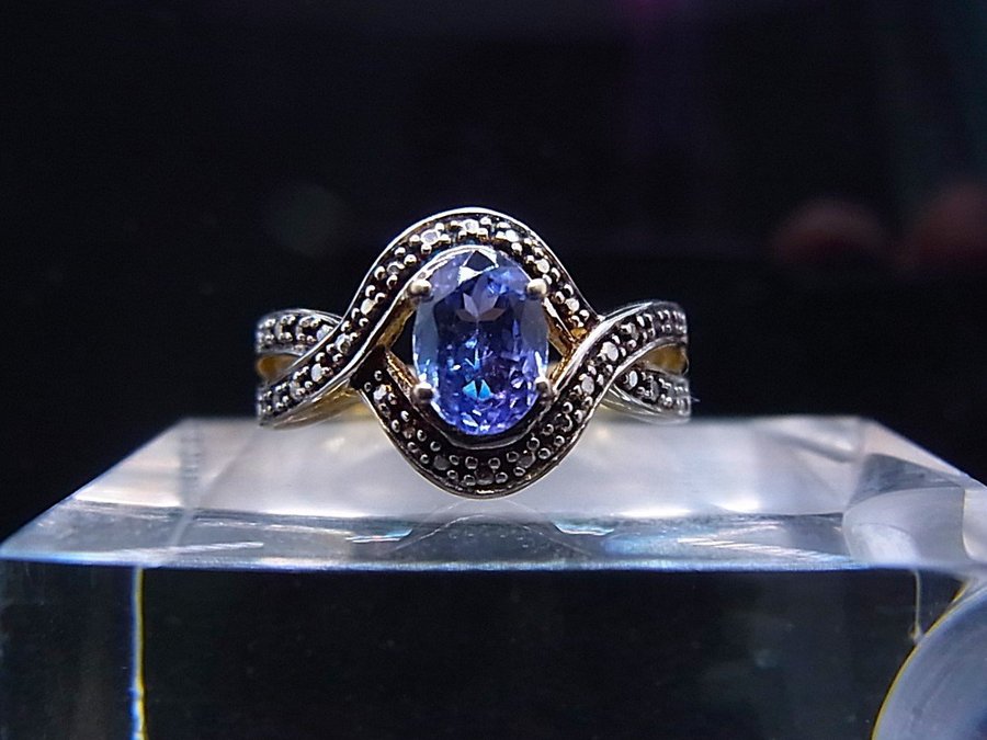 DESIGNER TANZANITE RING HARRY IVENS.