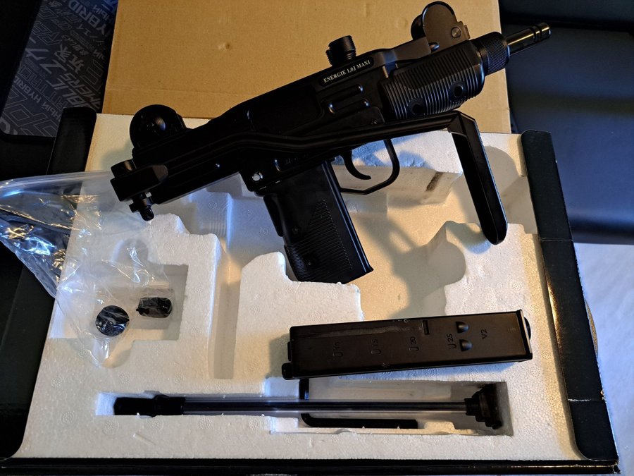 Swiss Arms Uzi full auto 6mm co2