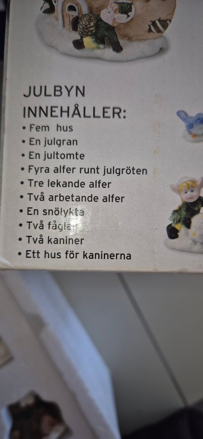 Julbyn i handmålat porslin