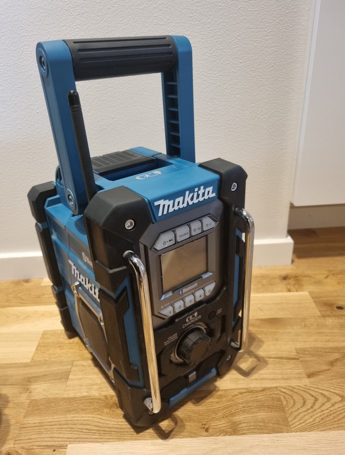 Makita DMR300 Byggradio med inbyggd Bluetooth nyskick!